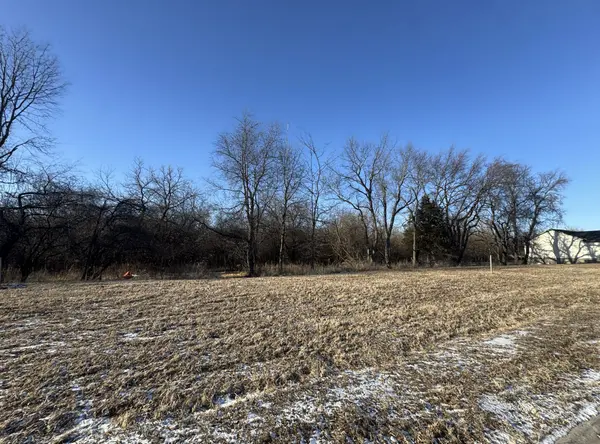 398 Mason DR, Riverdale, IA 52722