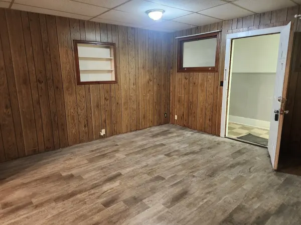 8 E Railroad ST, Sandwich, IL 60548