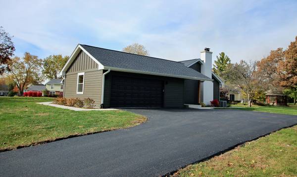 42W668 Steeplechase DR, St. Charles, IL 60175
