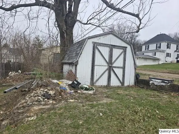 398 W 3rd, Dallas City, IL 62330