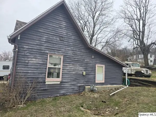 398 W 3rd, Dallas City, IL 62330
