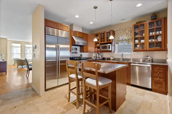 332 W Goethe ST, Chicago, IL 60610