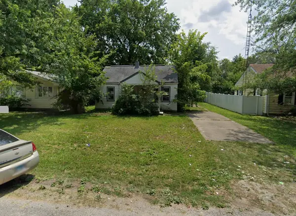 1557 W Center ST, Decatur, IL 62526