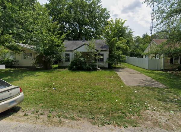 1557 W Center ST, Decatur, IL 62526