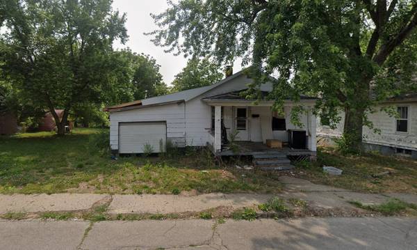 654 N Avenue B, Canton, IL 61520