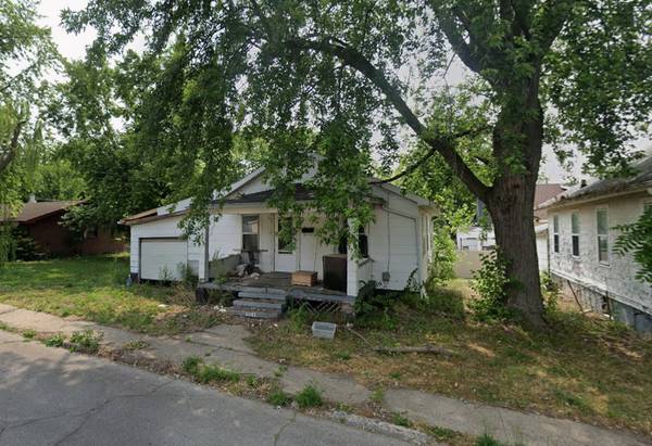654 N Avenue B, Canton, IL 61520