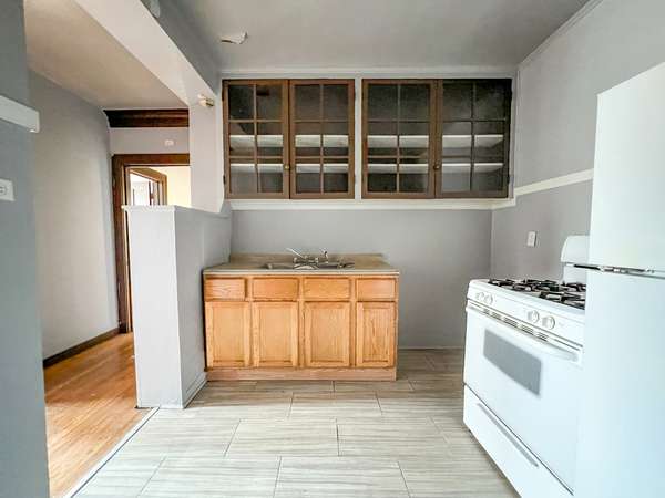 7959 S Muskegon AVE, Chicago, IL 60617