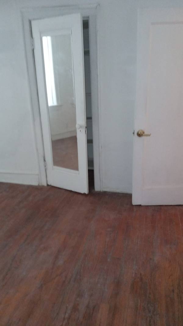2334 E 68th ST #B, Chicago, IL 60649