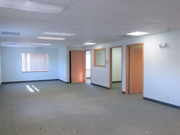 725 E Irving Park RD, Roselle, IL 60172