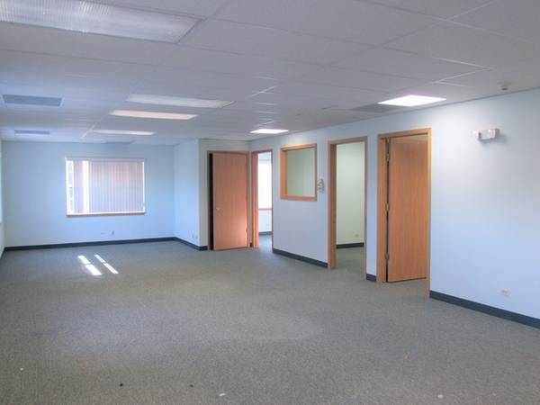 725 E Irving Park RD, Roselle, IL 60172