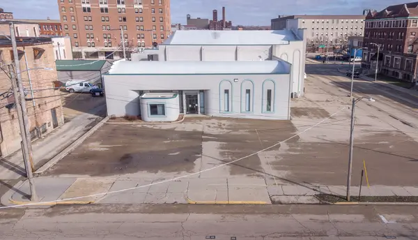 210 W Spring ST, Freeport, IL 61032
