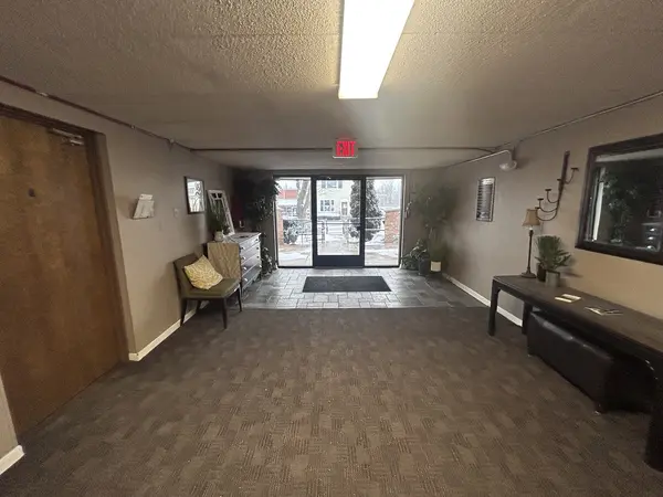 1039 COLLEGE AVE #B, Wheaton, IL 60187