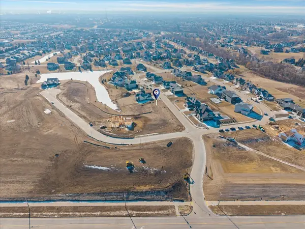6565 Cardinal RD, Bettendorf, IA 52722