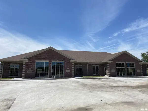 3642 UTICA RIDGE RD, Bettendorf, IA 52722
