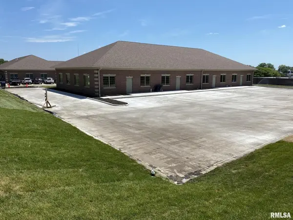 3642 UTICA RIDGE RD, Bettendorf, IA 52722