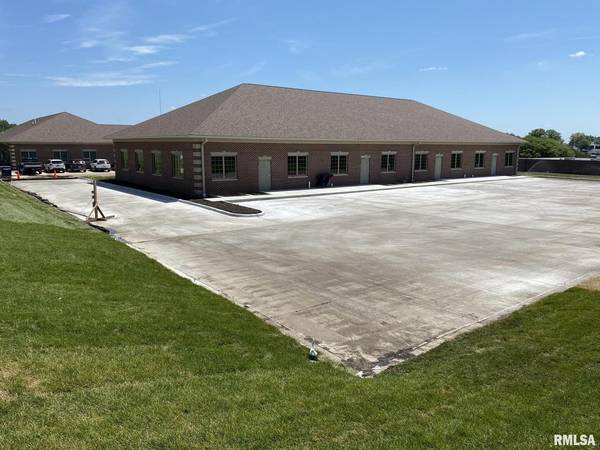3642 UTICA RIDGE RD, Bettendorf, IA 52722
