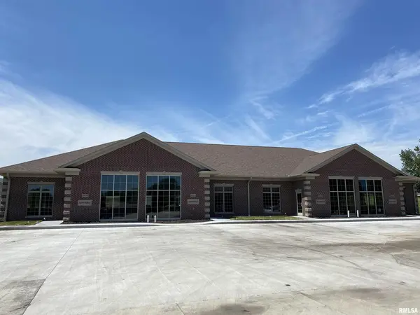 3642 UTICA RIDGE RD, Bettendorf, IA 52722