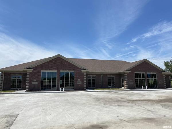 3642 UTICA RIDGE RD, Bettendorf, IA 52722