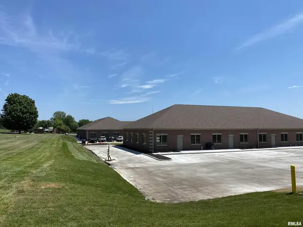 3648 UTICA RIDGE RD, Bettendorf, IA 52722