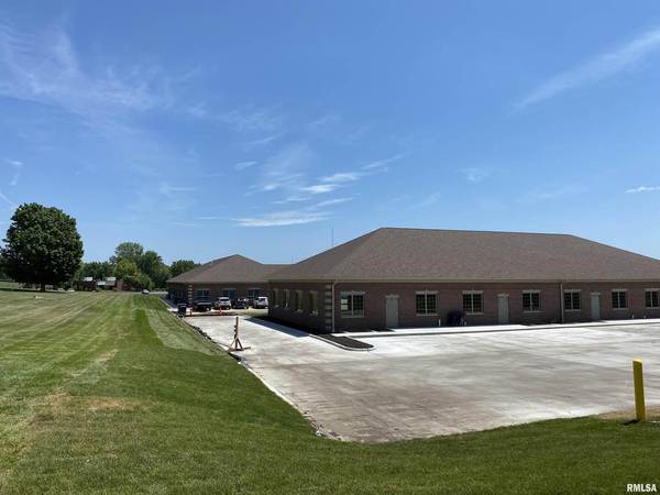 3648 UTICA RIDGE RD, Bettendorf, IA 52722