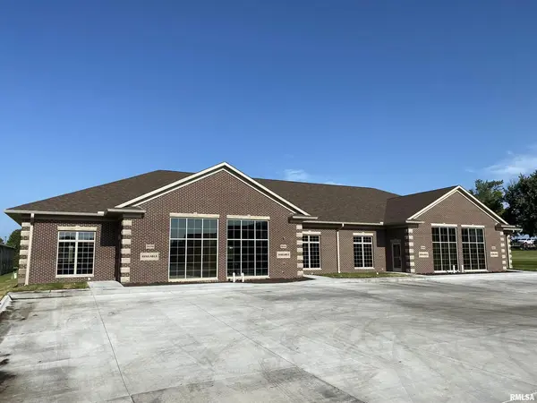 3648 UTICA RIDGE RD, Bettendorf, IA 52722