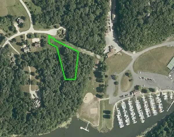 2 Waterford DR, Galena, IL 61036