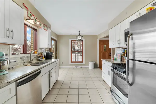 9341 S 82nd AVE, Hickory Hills, IL 60457