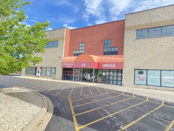 665 Pasquinelli DR #206, Westmont, IL 60559