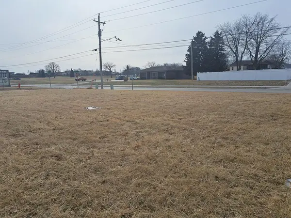 Lot 6 Illini Plaza, Silvis, IL 61282