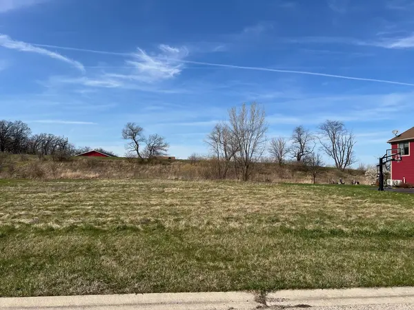 10555 Red Leaf CIR, Lakewood, IL 60014
