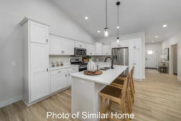 443 N 2ND AVE, Eldridge, IA 52748