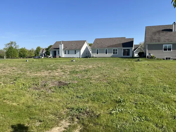 40441 N South Newport DR, Antioch, IL 60002