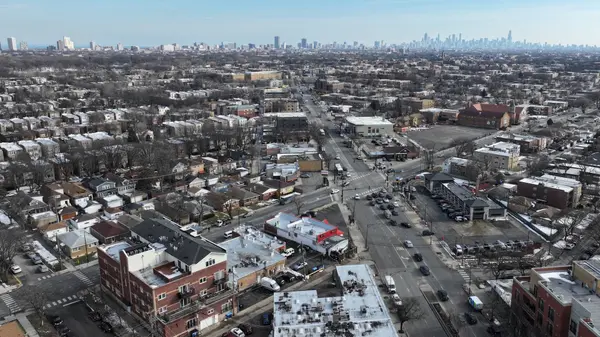 5737 N Lincoln AVE, Chicago, IL 60659