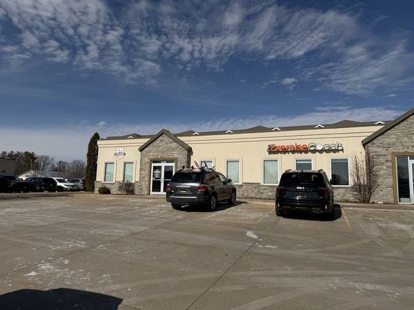 3416 Towne Pointe DR, Bettendorf, IA 52722