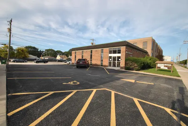 10540 W Cermak RD, Westchester, IL 60154