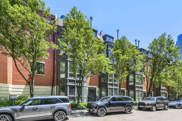 481 N Clinton ST, Chicago, IL 60654