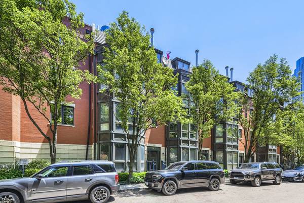 481 N Clinton ST, Chicago, IL 60654