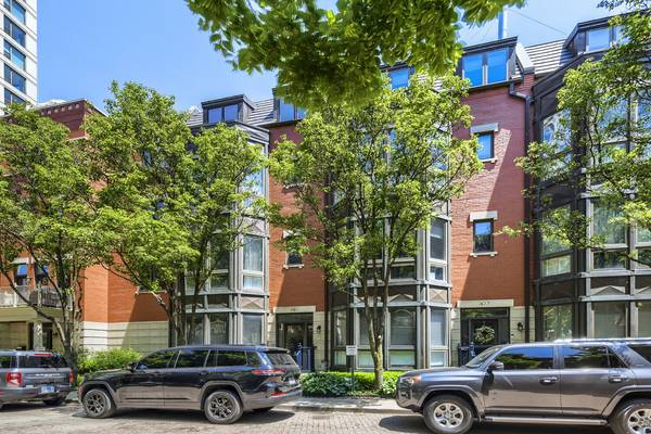 481 N Clinton ST, Chicago, IL 60654
