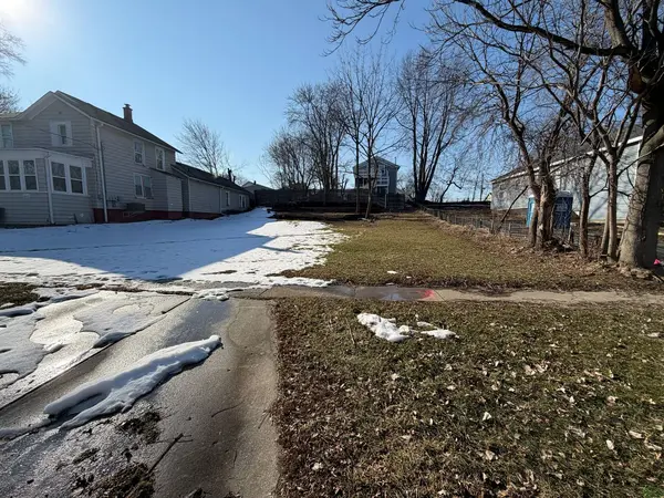 312 Oak ST, Waukegan, IL 60085