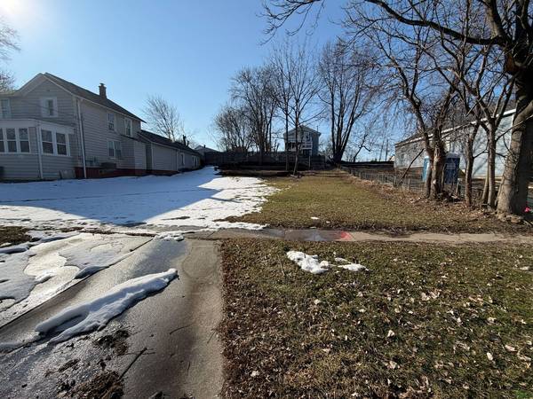312 Oak ST, Waukegan, IL 60085