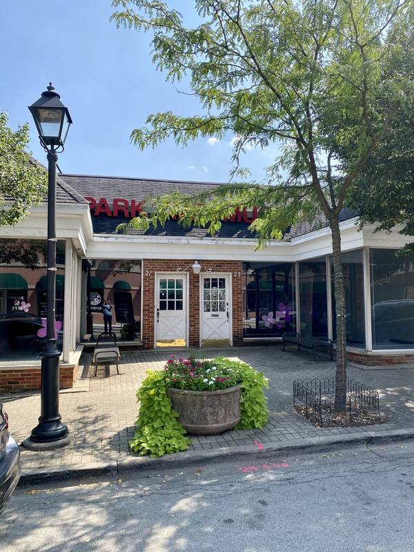 21-25 W St Charles RD, Lombard, IL 60148