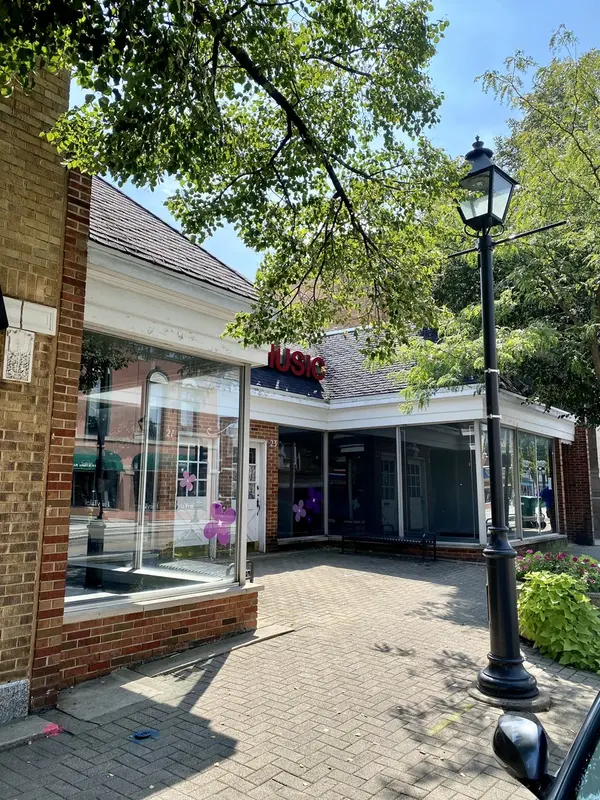 21-25 W St Charles RD, Lombard, IL 60148