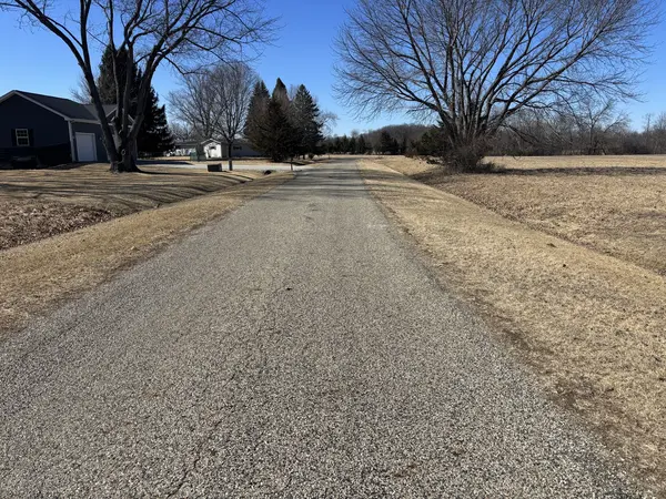 926 Broad Acres LN, Varna, IL 61375