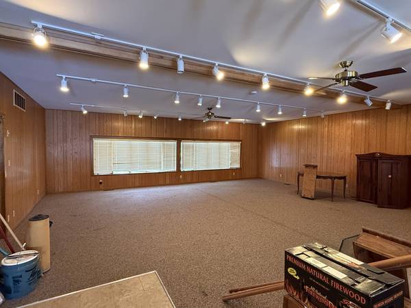 820 Russell RD, Dekalb, IL 60115