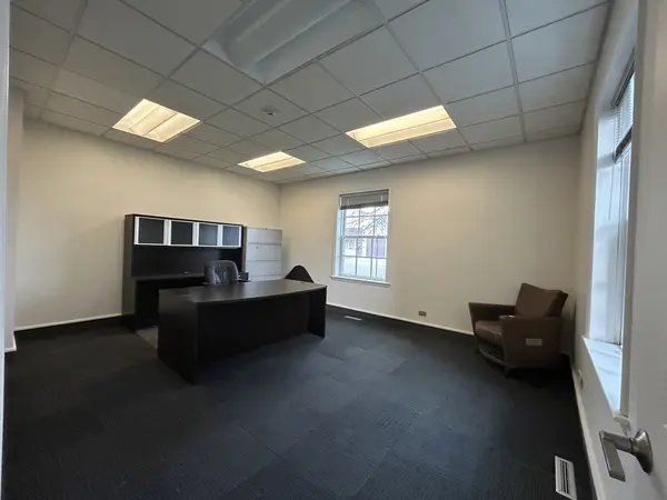 450 E Higgins RD, Elk Grove Village, IL 60007