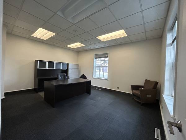 450 E Higgins RD, Elk Grove Village, IL 60007