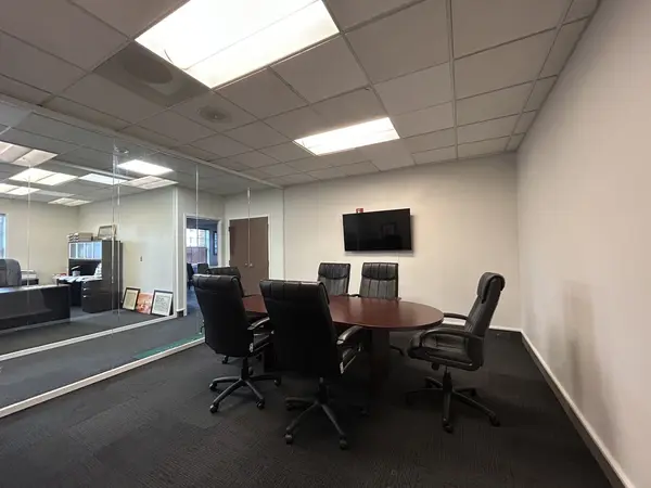 450 E Higgins RD, Elk Grove Village, IL 60007