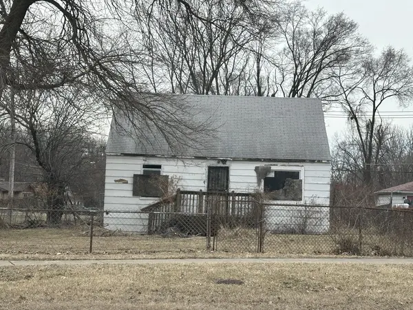 3744 W 137th ST, Robbins, IL 60472