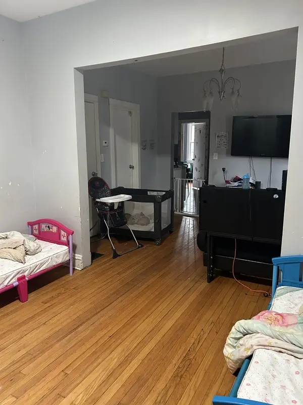 8211 S Saginaw AVE, Chicago, IL 60617