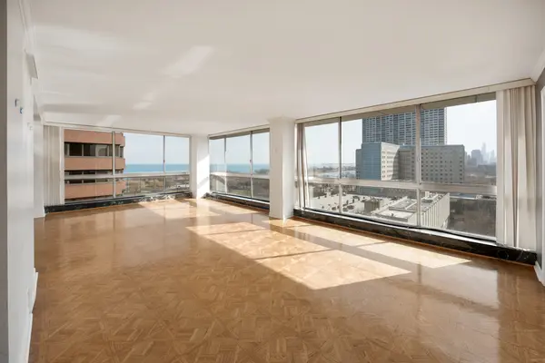 320 W OAKDALE AVE #1301-1302, Chicago, IL 60657